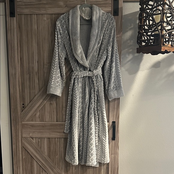 croft & barrow Other - Croft & Barrow Gray Textured Soft Robe Size L